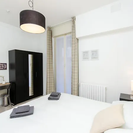 Yellow בית אירוח *